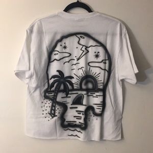 NWOT beach skull graphic airbrush tee
